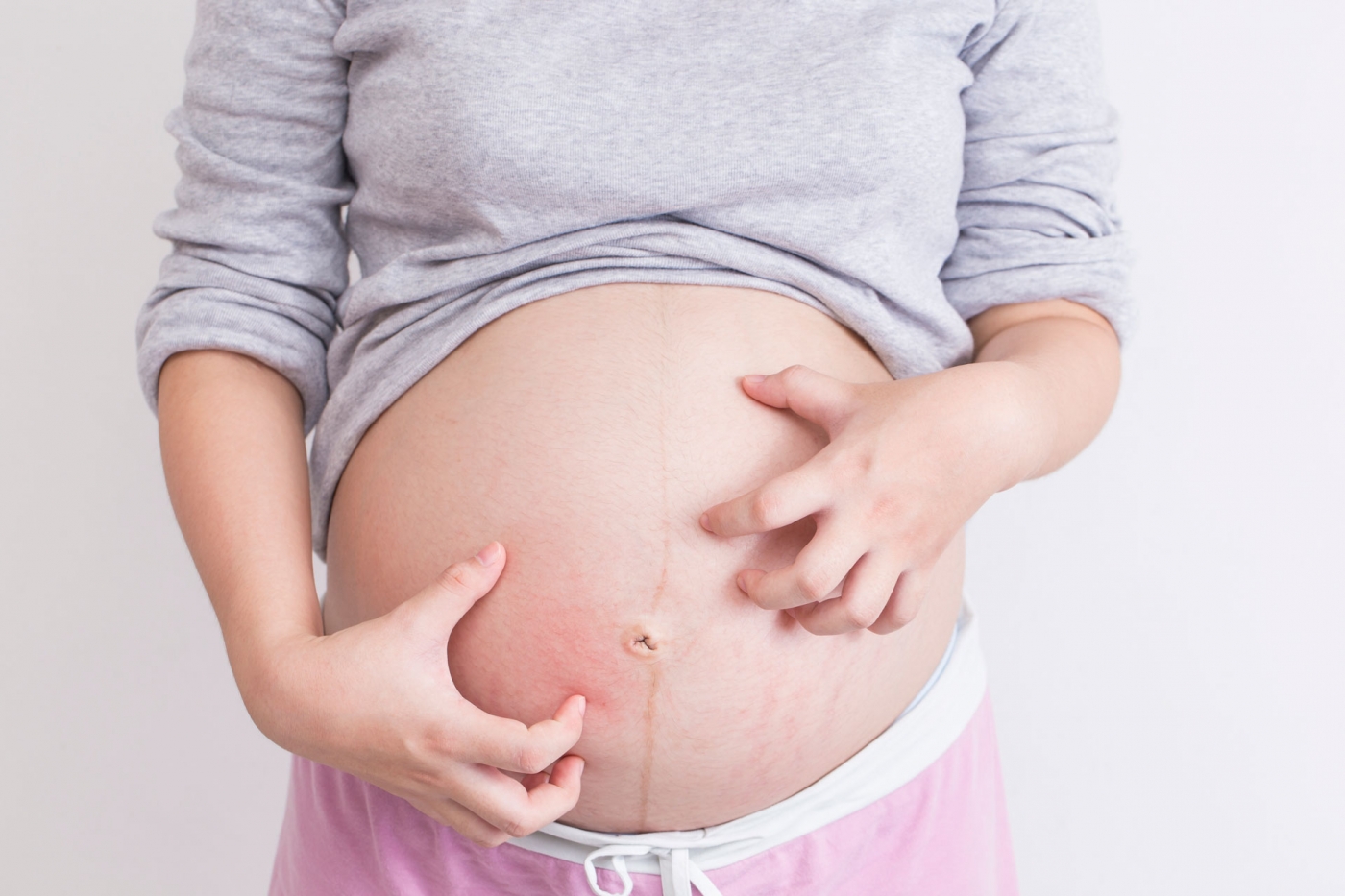 Τι είναι η χολόσταση κύησης και πότε η φαγούρα στην εγκυμοσύνη μπορεί να κρύβει κάτι επικίνδυνο;